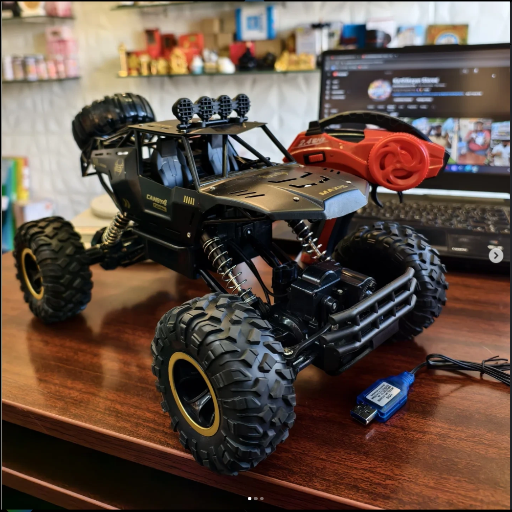 Remote Control Rock Crawler with Mist Smoke Spray
